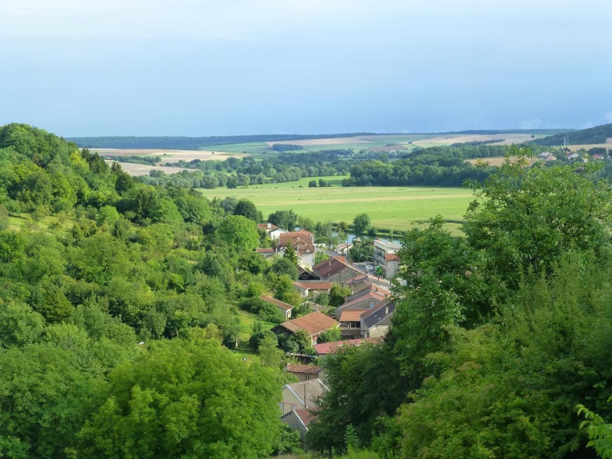 Les Chambres De La Ville Haute Dun-sur-Meuse Bagian luar foto